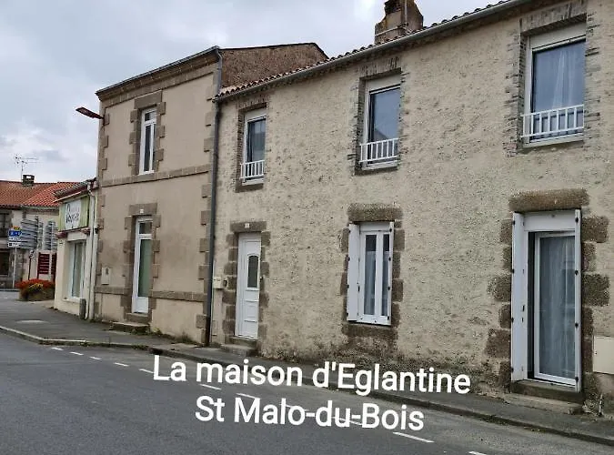 La Maison D'eglantine, 6 Min Du Puy Du Fou, 4 8 Couchages à St Malo-du-bois, Hébergement de vacances Saint-Malo-du-Bois