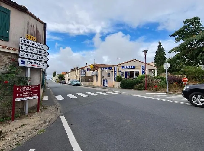 Hébergement de vacances La Maison D'eglantine, 6 Min Du Puy Du Fou, 4 8 Couchages à St Malo-du-bois, Saint-Malo-du-Bois