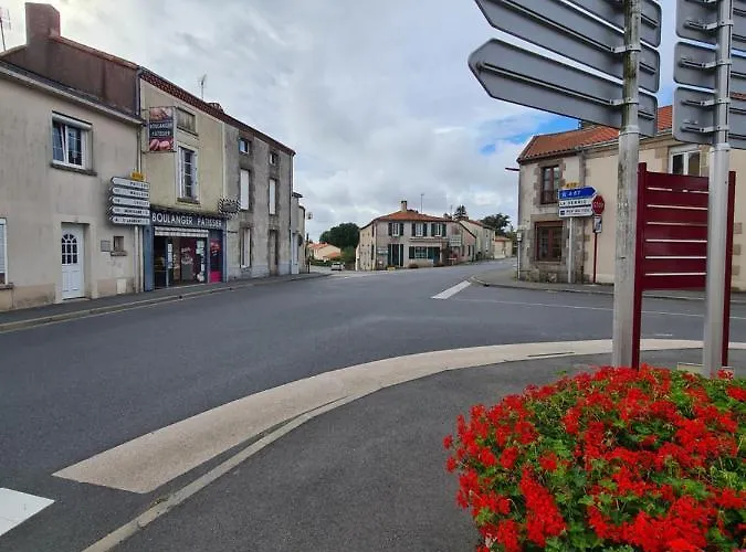 Hébergement de vacances La Maison D'eglantine, 6 Min Du Puy Du Fou, 4 8 Couchages à St Malo-du-bois, *